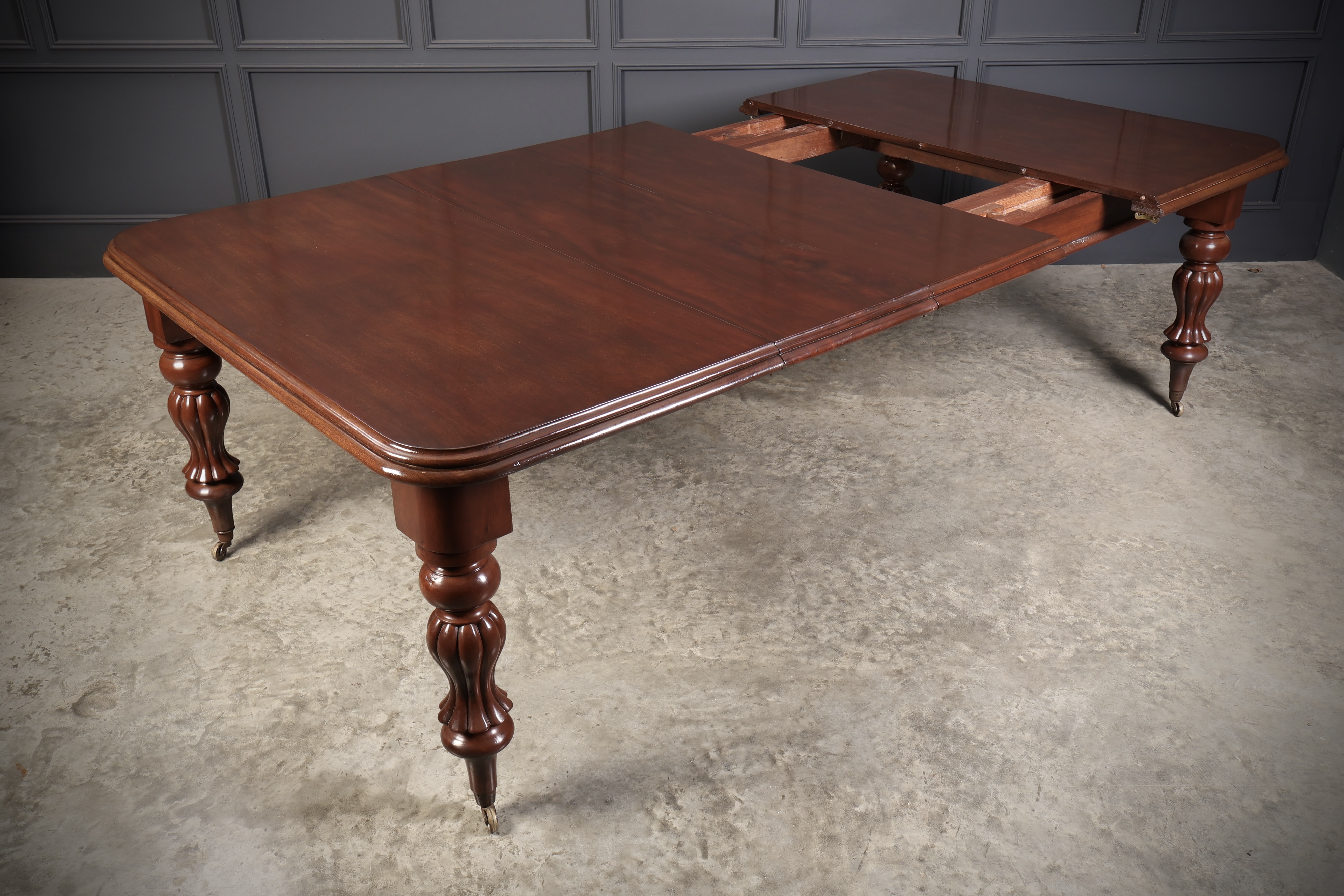 Early Victorian Mahogany Extending Dining Table - Image 16